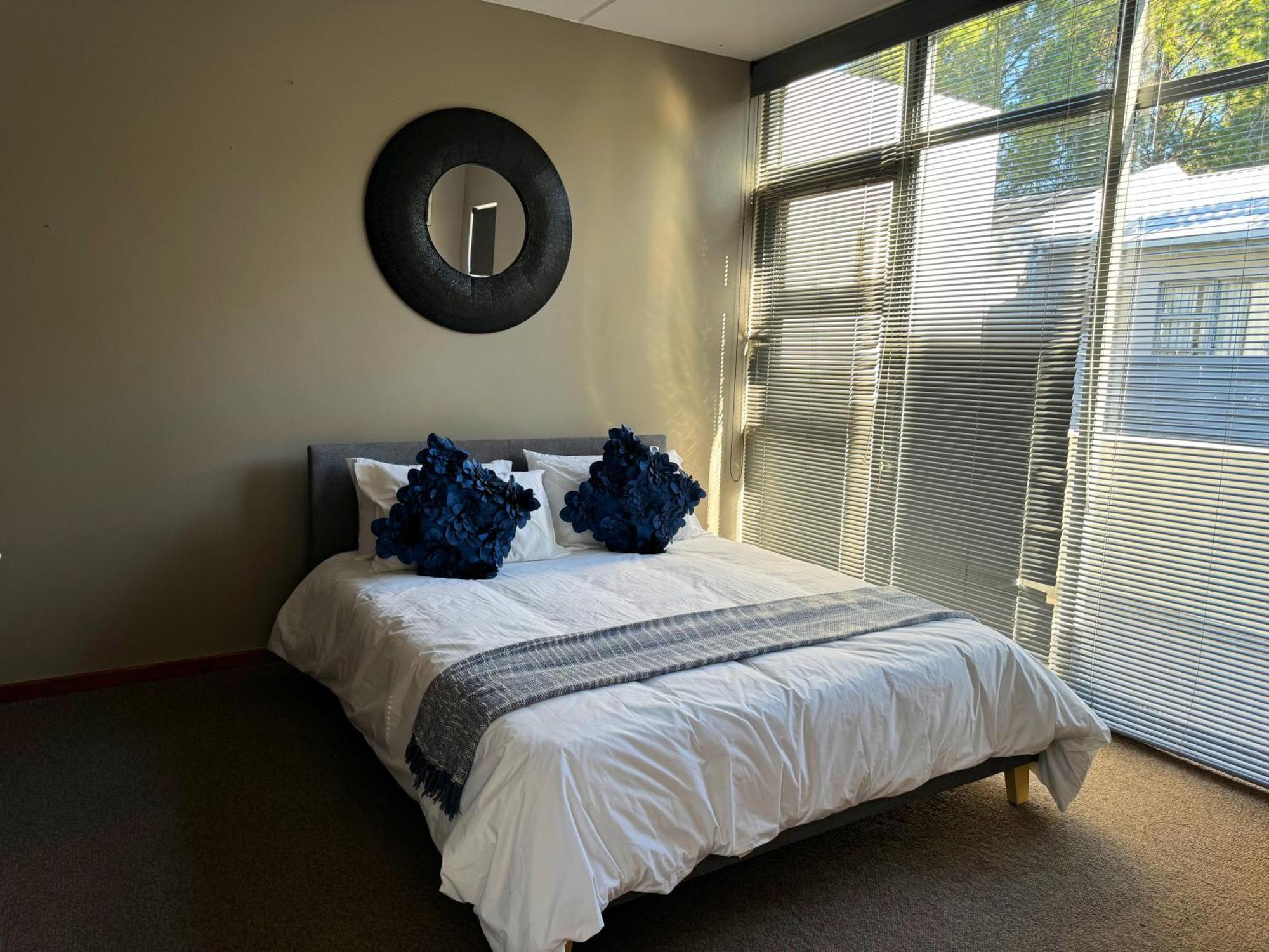 Retreat On Sloane Apartment