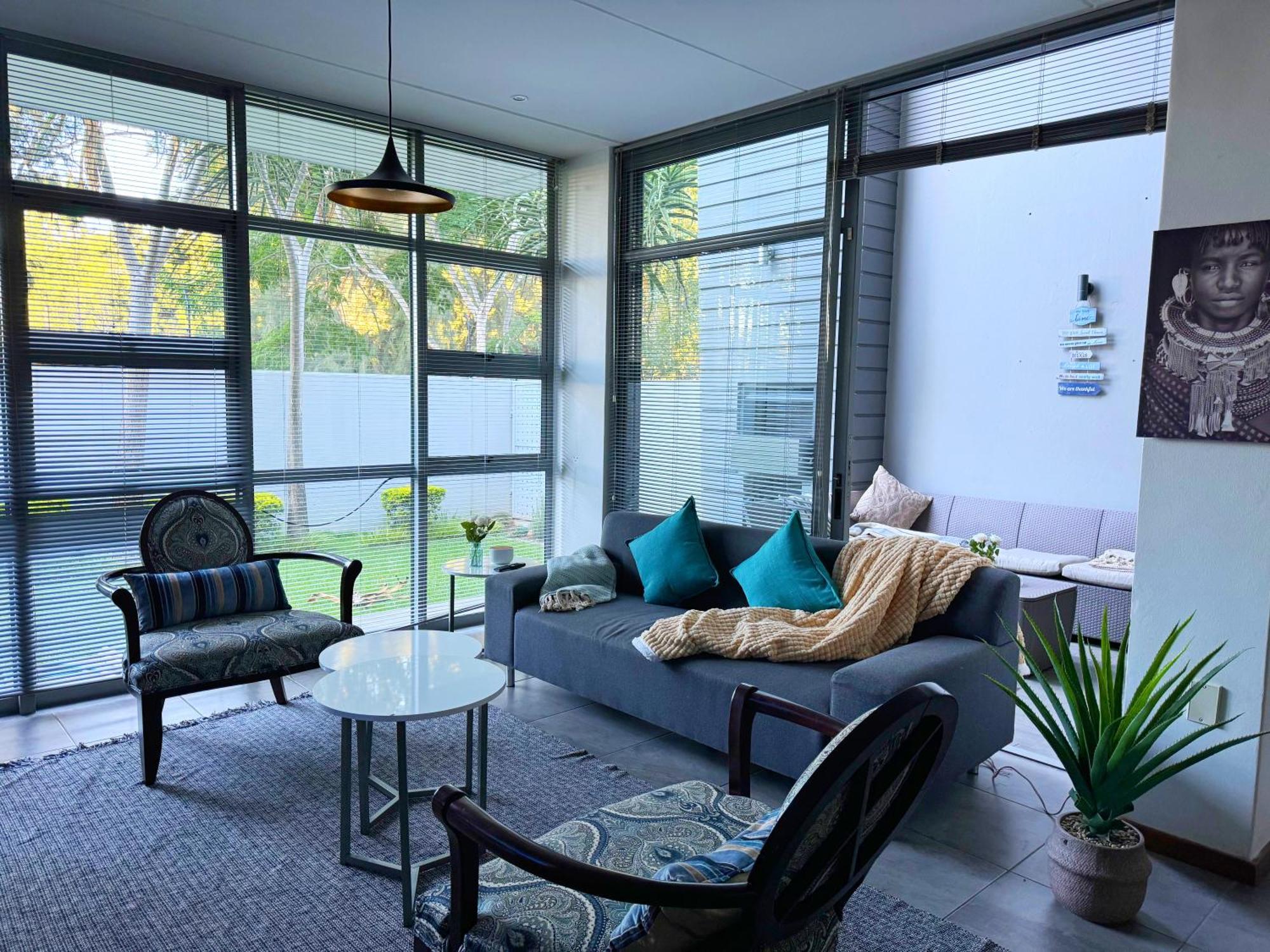 Retreat On Sloane Apartment